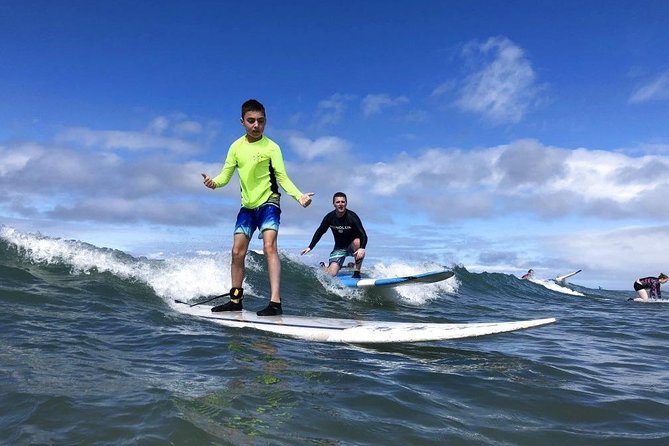 Beginner Group Surf Lesson on Maui South Shore - Gear Basics: Surfboard Included, Rash Guard Expectations