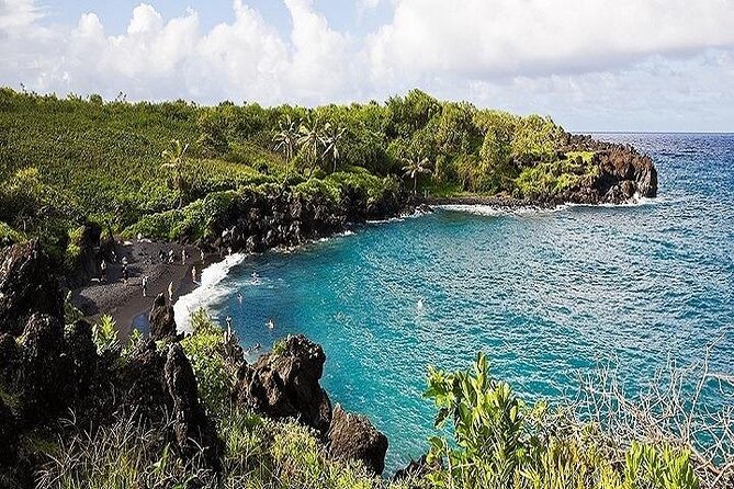 Deluxe Road to Hana Rainforest and Waterfall Experience from Maui - Hāna Farms Roadside Stand plus Kaumahina: two different kinds of breaks