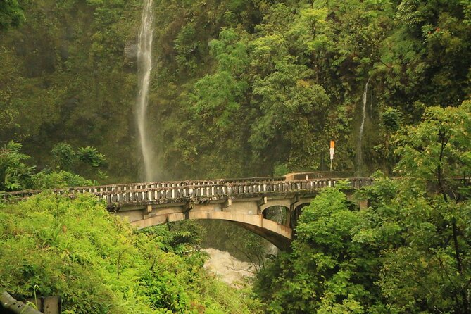 Famous Road to Hana Waterfalls, Black Sand Beach & Lunch - Wai’anapanapa State Park: black sand time you shouldn’t rush