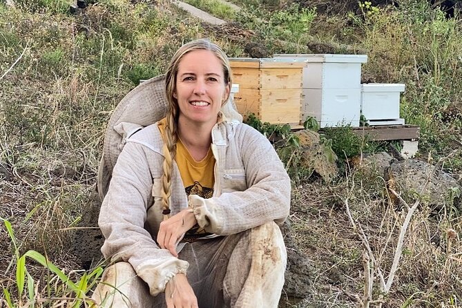 Honey Bee Adventure at the Maui Honey Bee Sanctuary - The 90-minute flow: presentation, live hive, and tasting