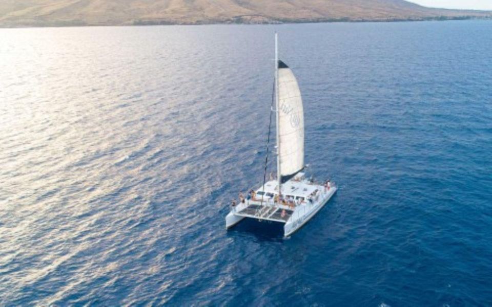 Maui: Deluxe Molokini Snorkel with Breakfast & Lunch - Food and drinks at sea: breakfast, island lunch, and the spritz bar