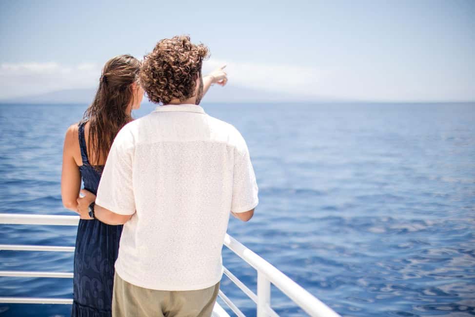 Maui: Deluxe Molokini Snorkel with Breakfast & Lunch - Breakfast cruise toward Molokini Crater