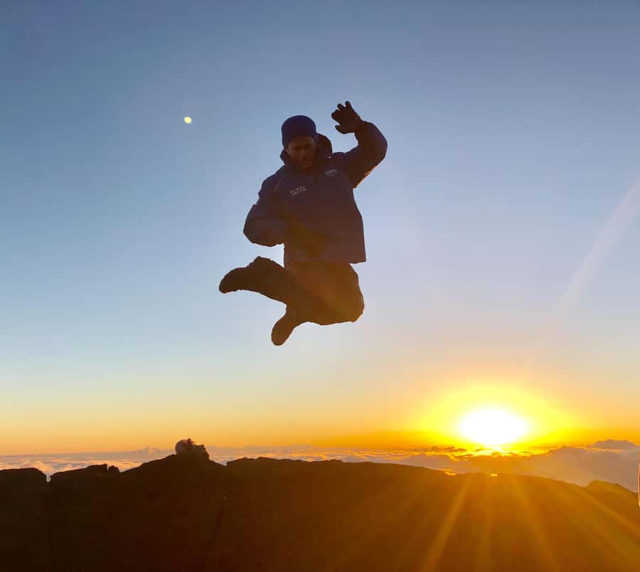 Maui: Haleakala Sunset Tour with Snacks and Photos - Kula marketplace stop: snacks, souvenirs, and a restroom win