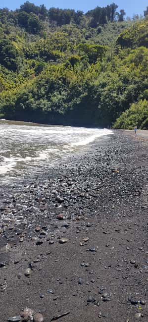 Maui: Halfway to Hana Black Sand Beach & Turtles Tour - Ho‘okipa Beach Park and the coastline energy