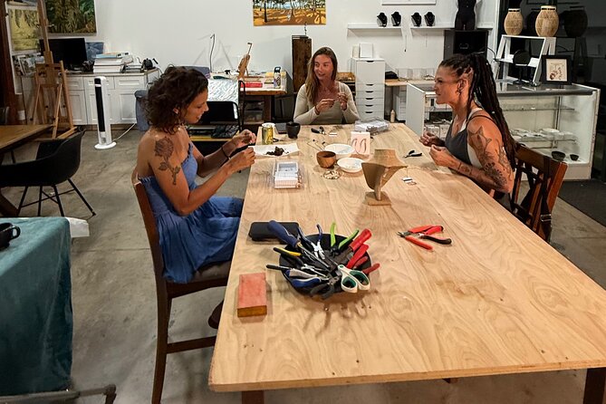 Maui Jewelry Making Class with Puka Shells and Pearls - Small group size and personal help from Mona Lisa