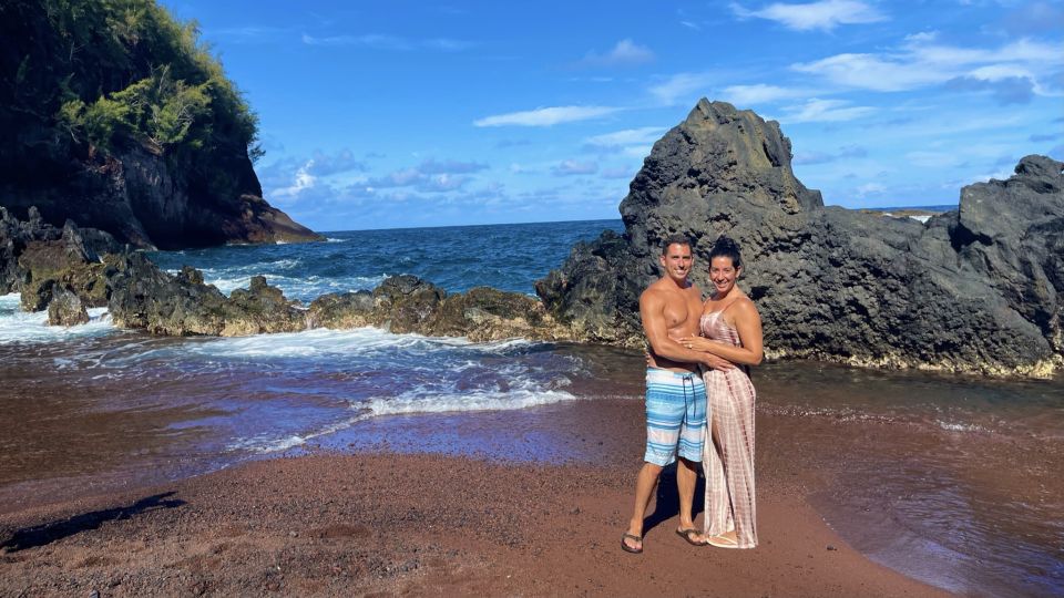 Maui: Private All-Inclusive Road to Hana Tour with Pickup - Red and black sand beaches: the dramatic Hana contrast you don’t want to miss