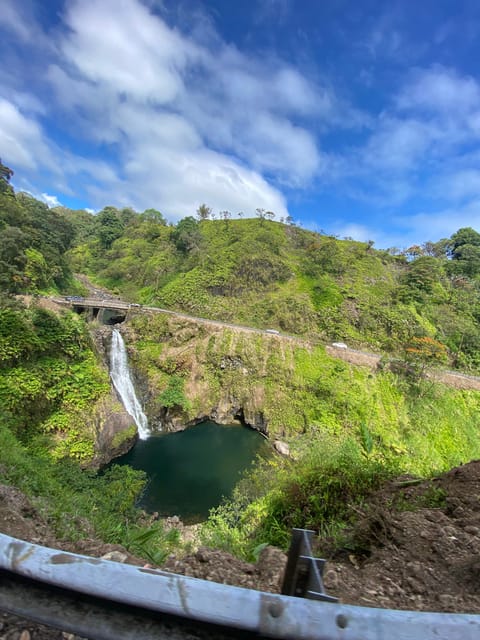 Maui: Van Day Trip to Hana with Local Guide and Lunch - Black sand beach time: short walk, big scenery