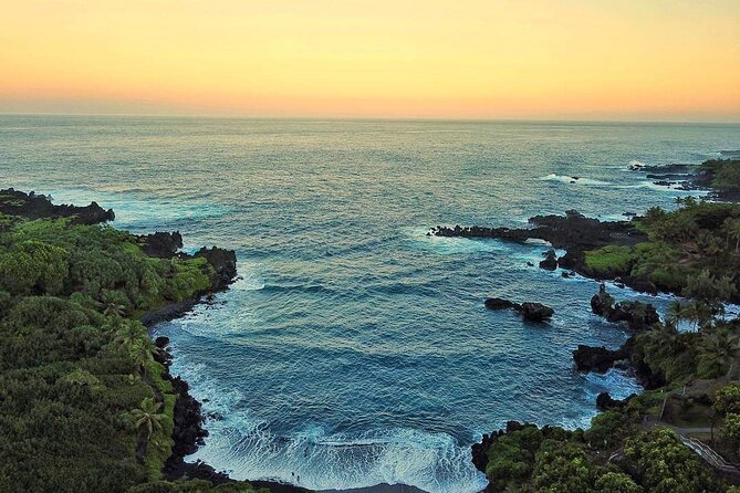 Private Full Day Hana Jeep Tour - Stop 1: Hookipa Beach Park for Ocean Views and Surf Energy