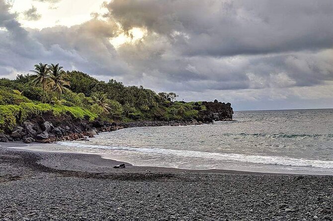 Private Full Day Hana Jeep Tour - Stop 5: Hana Bay for Town Life, Souvenirs, and the Lunch-Plan Moment