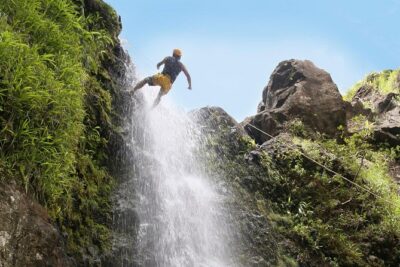 Rappel Maui Waterfalls and Rainforest Cliffs - Garden of Eden Arboretum: an easy start before you hit the ropes
