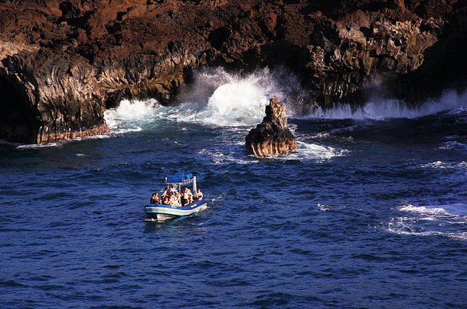 The Best 4 hour inclusive Kanaio Sea Caves and La Perouse Snorkel - Molokini Crater snorkeling: backwall and inside the crater when conditions allow