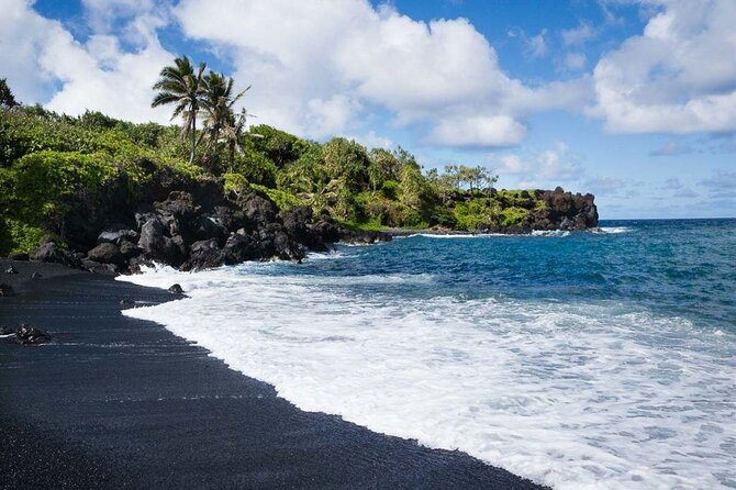 VIP Private Full-Day Road to Hana Tour - Jaws Country Store: coffee, bathroom, and sanity